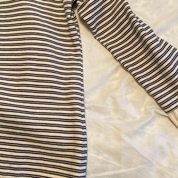 Talbots 1X navy off white fitted blouse. Fabric does stretch thicker texture. - Picture 12 of 12